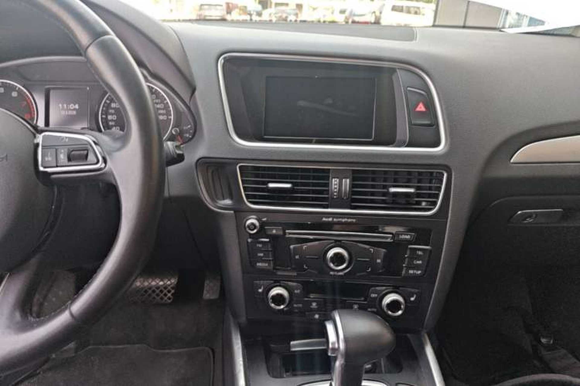 Used Audi Q5 2017 40 TFSI Technology Edition Audio And AC Panel
