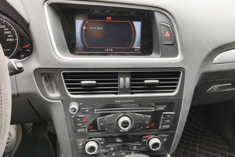 Used Audi Q5 2017 40 TFSI Technology Edition Audio And AC Panel