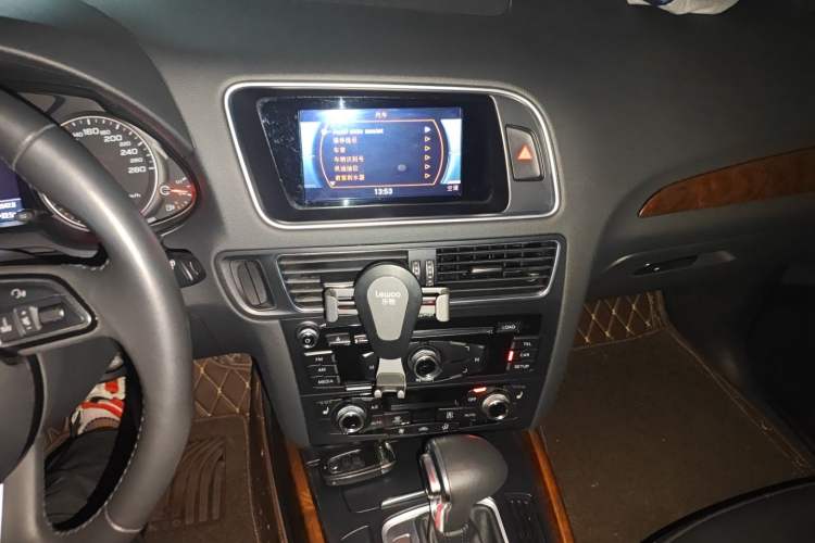 Used Audi Q5 2017 Plus 40 TFSI Technology Model Audio And AC Panel