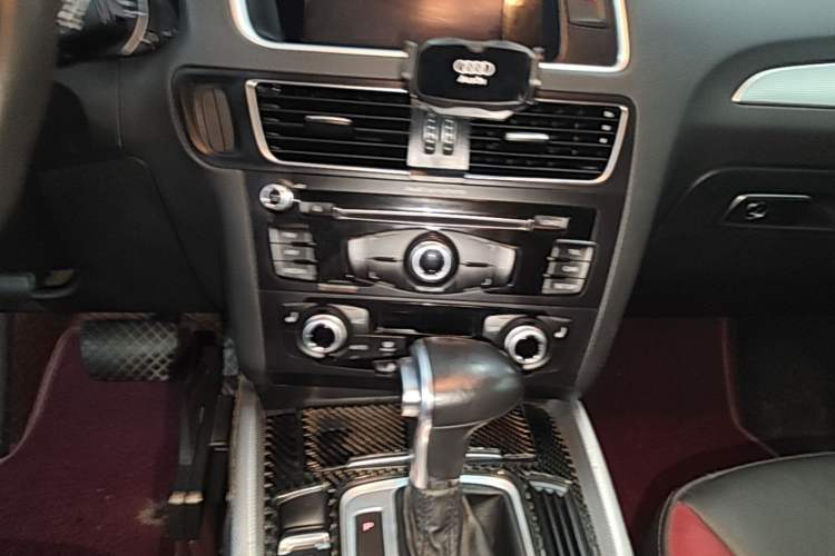 Used Audi Q5 2017 Plus 40 TFSI Technology Model Audio And AC Panel