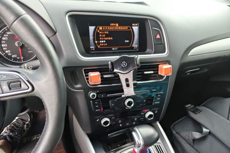 Used Audi Q5 2017 Plus 40 TFSI Technology Model Audio And AC Panel