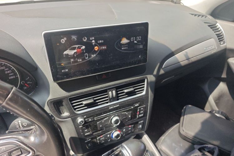 Used Audi Q5 2017 40 TFSI Ambition Edition Audio And AC Panel