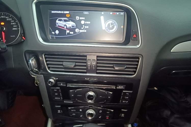 Used Audi Q5 2017 Plus 40 TFSI Ambition Model Audio And AC Panel