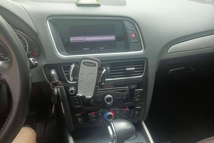 Used Audi Q5 2017 Plus 40 TFSI Ambition Model Audio And AC Panel