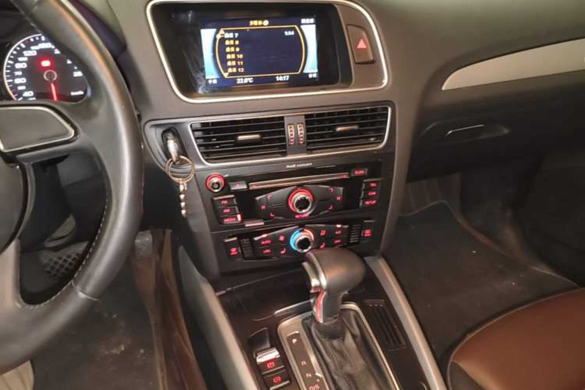 Used Audi Q5 2017 40 TFSI Ambition Edition Audio And AC Panel