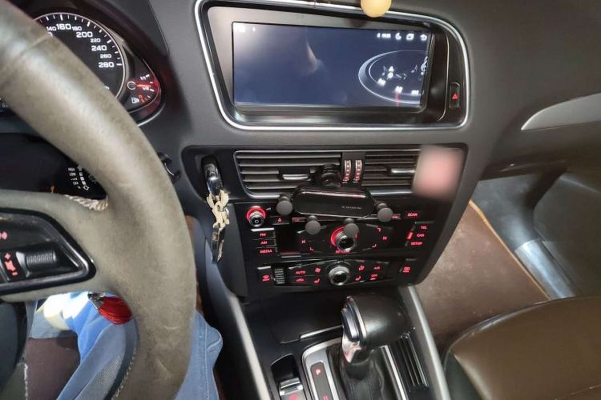 Used Audi Q5 2017 40 TFSI Ambition Edition Audio And AC Panel