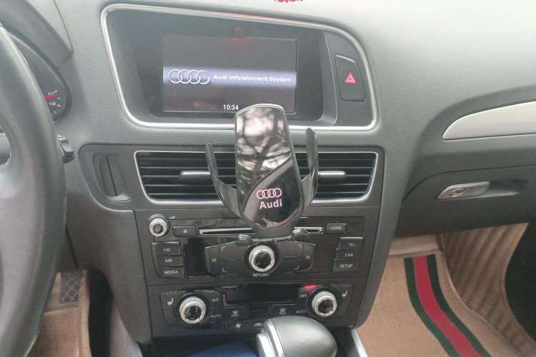 Used Audi Q5 2017 Plus 40 TFSI Technology Model Audio And AC Panel
