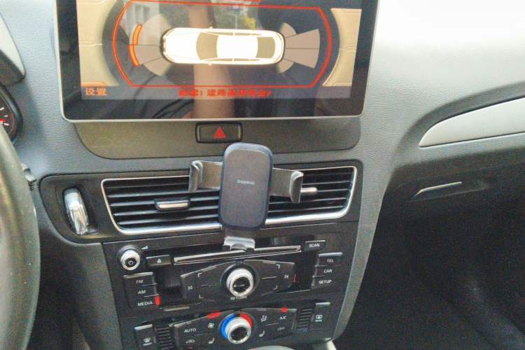 Used Audi Q5 2017 Plus 40 TFSI Ambition Model Audio And AC Panel