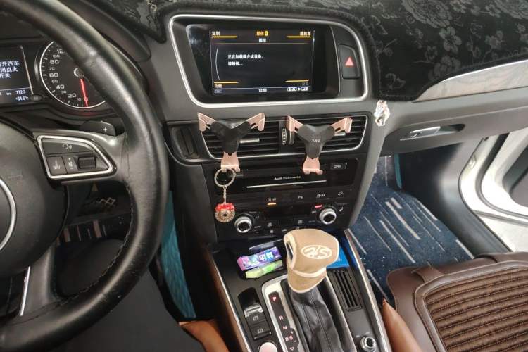 Used Audi Q5 2017 40 TFSI Comfort Model Audio And AC Panel