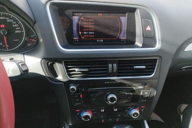 Used Audi Q5 2017 Plus 40 TFSI Technology Model Audio And AC Panel