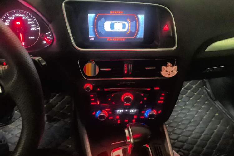 Used Audi Q5 2017 40 TFSI Technology Edition Audio And AC Panel