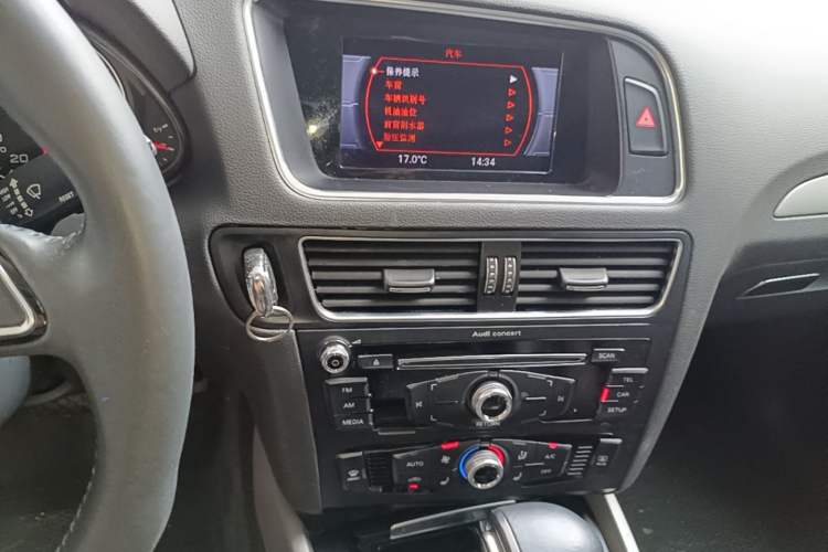 Used Audi Q5 2017 Plus 40 TFSI Ambition Model Audio And AC Panel