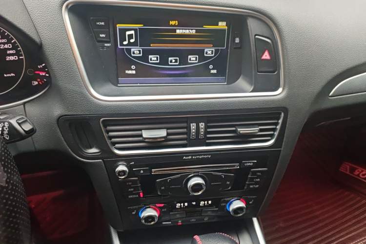 Used Audi Q5 2017 40 TFSI Comfort Model Audio And AC Panel