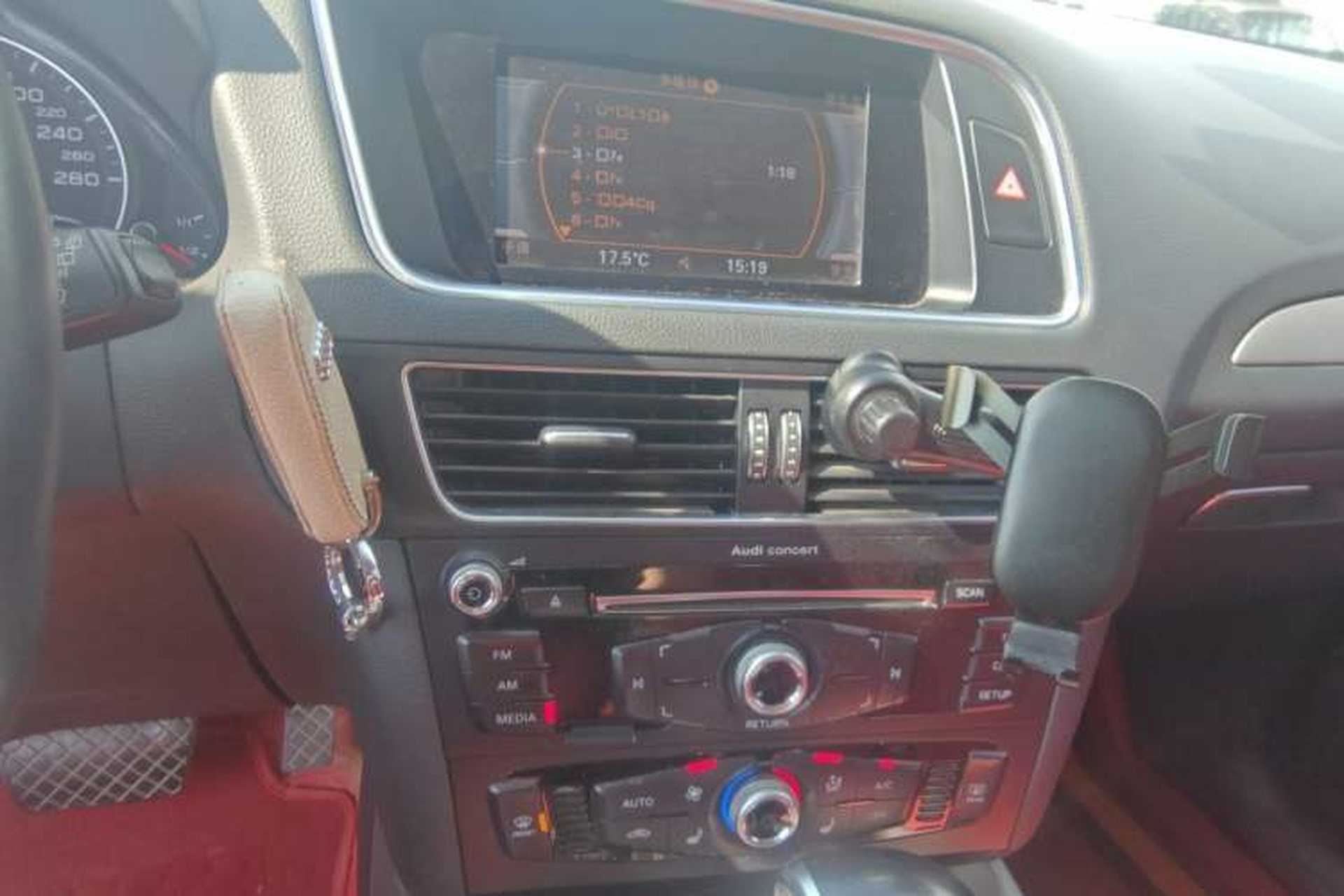 Used Audi Q5 2017 Plus 40 TFSI Ambition Model Audio And AC Panel