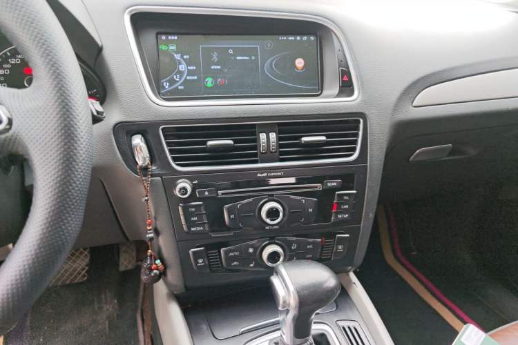 Used Audi Q5 2017 40 TFSI Ambition Edition Audio And AC Panel