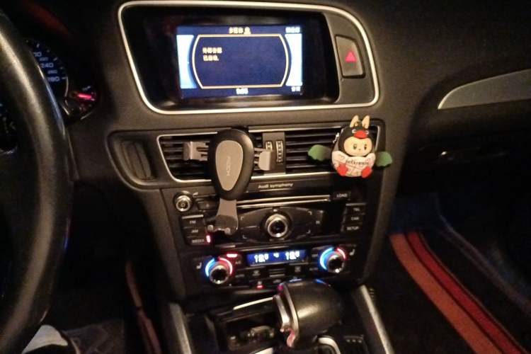 Used Audi Q5 2017 Plus 40 TFSI Technology Model Audio And AC Panel