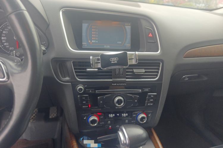 Used Audi Q5 2017 40 TFSI Technology Edition Audio And AC Panel