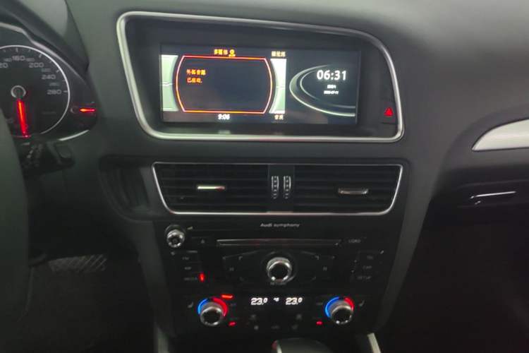 Used Audi Q5 2017 Plus 40 TFSI Technology Model Audio And AC Panel