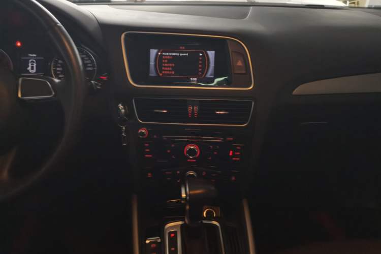 Used Audi Q5 2017 Plus 40 TFSI Ambition Model Audio And AC Panel
