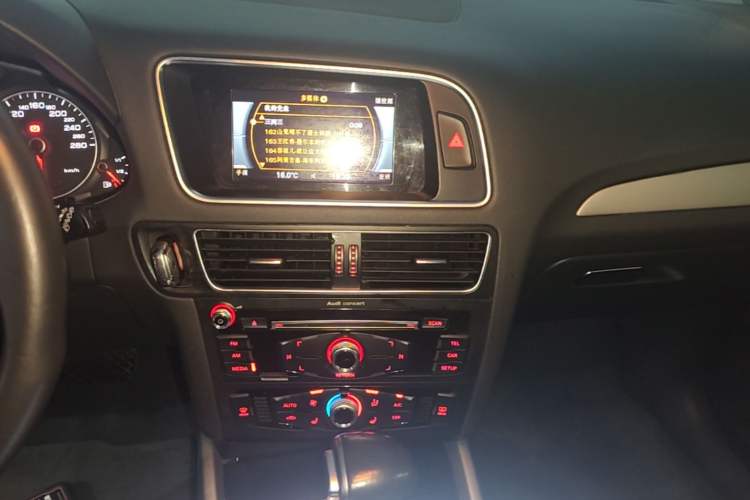 Used Audi Q5 2017 Plus 40 TFSI Ambition Model Audio And AC Panel