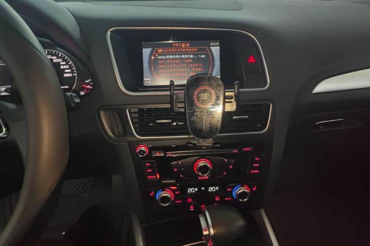 Used Audi Q5 2017 Plus 40 TFSI Technology Model Audio And AC Panel