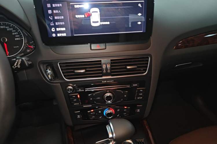 Used Audi Q5 2017 40 TFSI Ambition Edition Audio And AC Panel