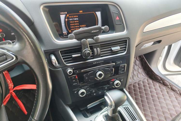 Used Audi Q5 2017 40 TFSI Technology Edition Audio And AC Panel