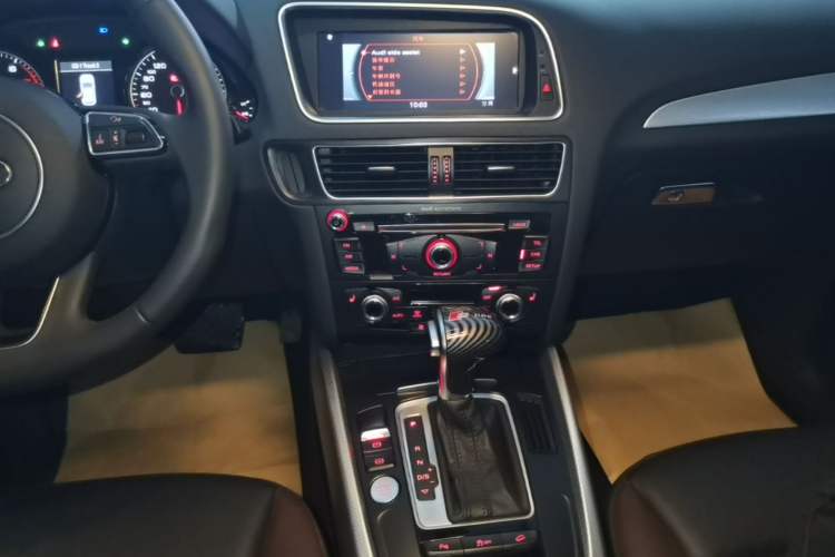 Used Audi Q5 2017 Plus 40 TFSI Technology Model Audio And AC Panel