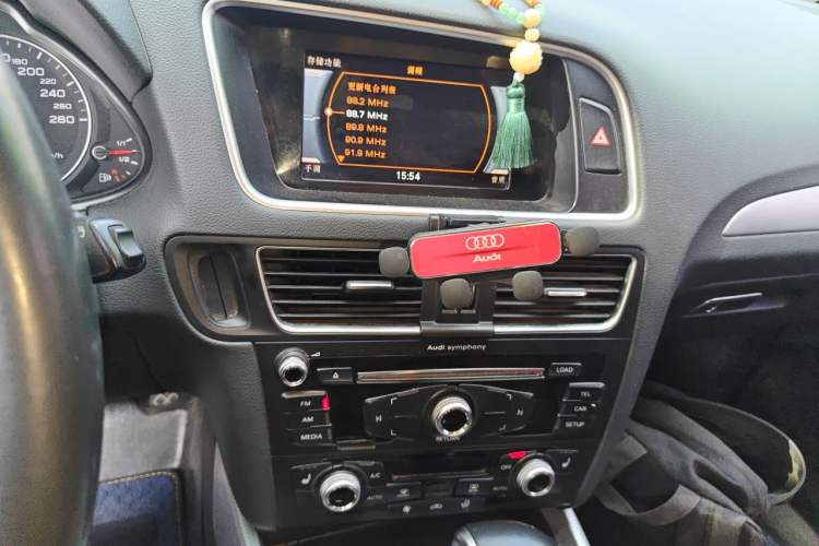 Used Audi Q5 2017 Plus 40 TFSI Technology Model Audio And AC Panel