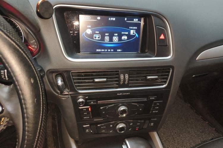 Used Audi Q5 2017 40 TFSI Ambition Edition Audio And AC Panel