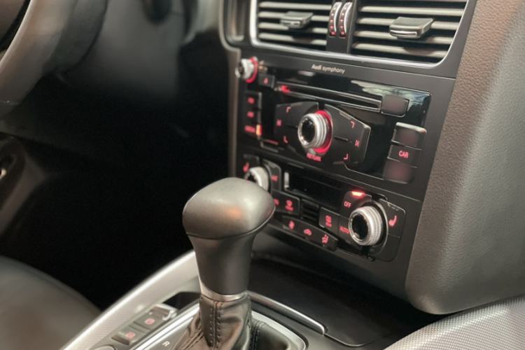 Used Audi Q5 2017 Plus 40 TFSI Technology Model Audio And AC Panel