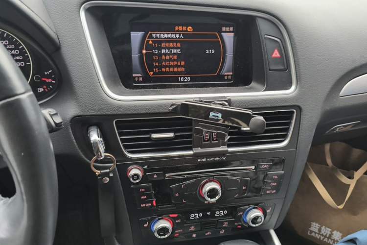 Used Audi Q5 2017 Plus 40 TFSI Technology Model Audio And AC Panel