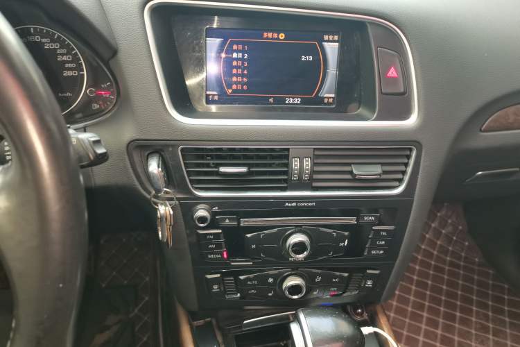 Used Audi Q5 2017 Plus 40 TFSI Ambition Model Audio And AC Panel