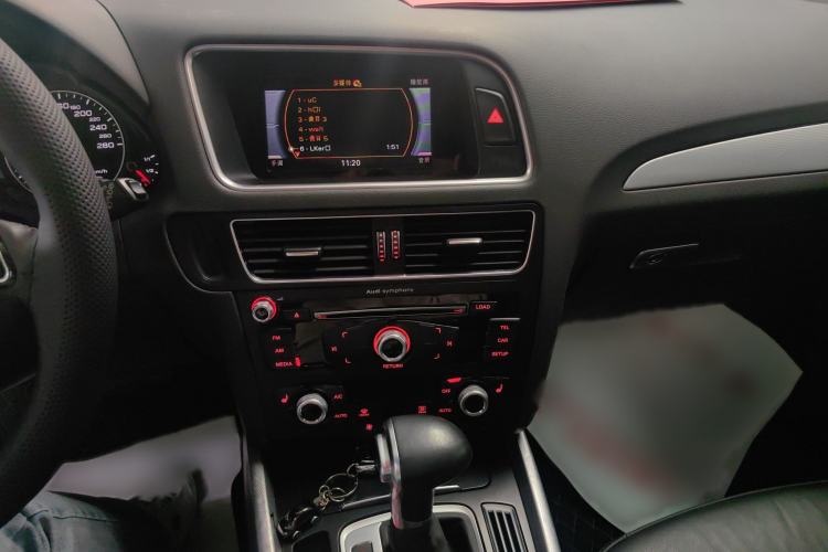 Used Audi Q5 2017 Plus 40 TFSI Technology Model Audio And AC Panel