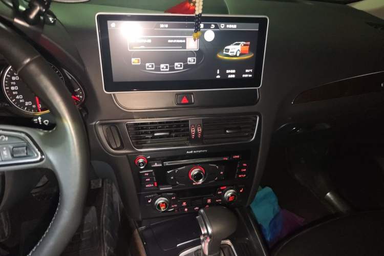 Used Audi Q5 2017 40 TFSI Luxury Model Audio And AC Panel