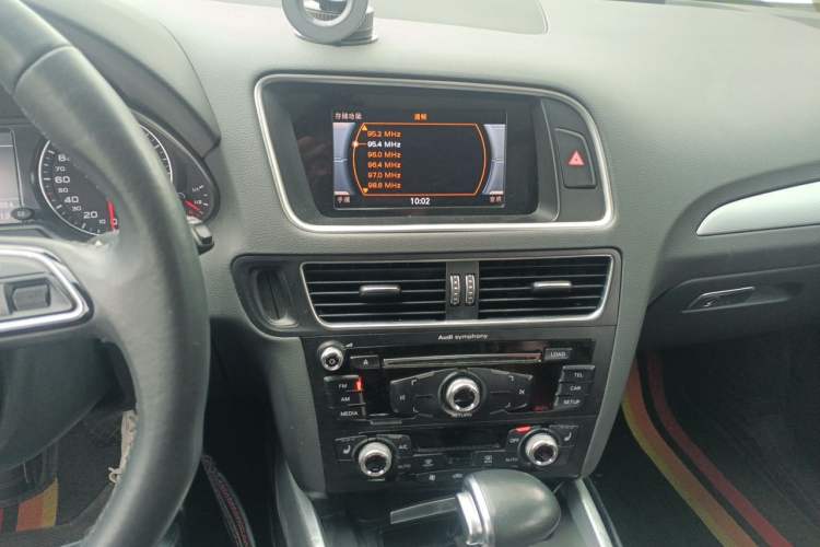 Used Audi Q5 2017 Plus 40 TFSI Technology Model Audio And AC Panel