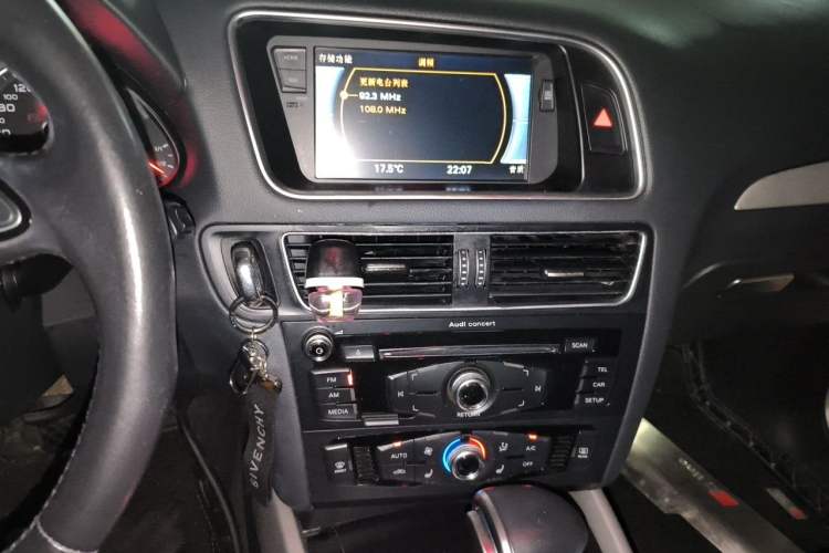 Used Audi Q5 2017 40 TFSI Ambition Edition Audio And AC Panel
