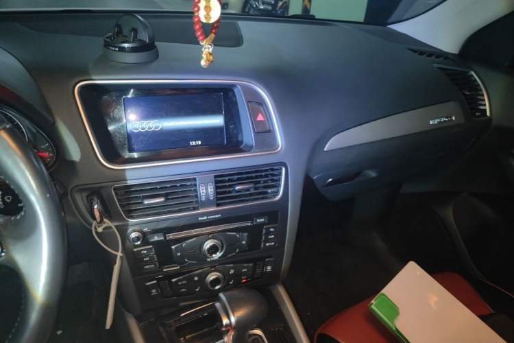Used Audi Q5 2017 40 TFSI Ambition Edition Audio And AC Panel