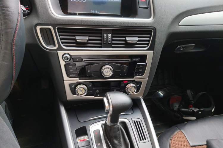 Used Audi Q5 2017 40 TFSI Technology Edition Audio And AC Panel