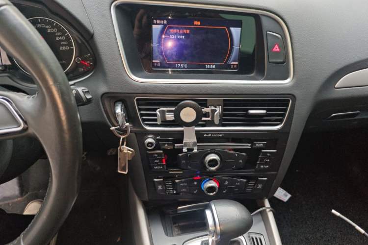 Used Audi Q5 2017 Plus 40 TFSI Ambition Model Audio And AC Panel