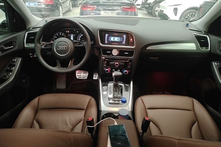 Used Audi Q5 2017 40 TFSI Technology Edition Center Console