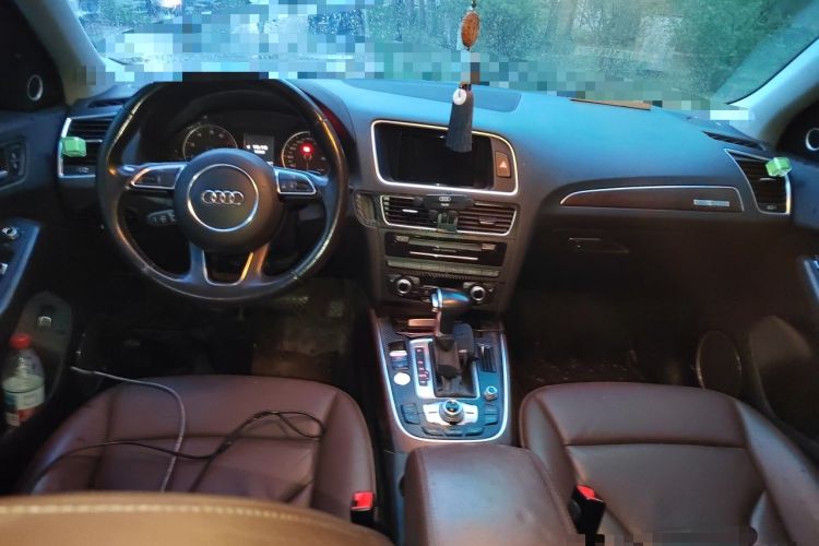 Used Audi Q5 2017 40 TFSI Comfort Model Center Console