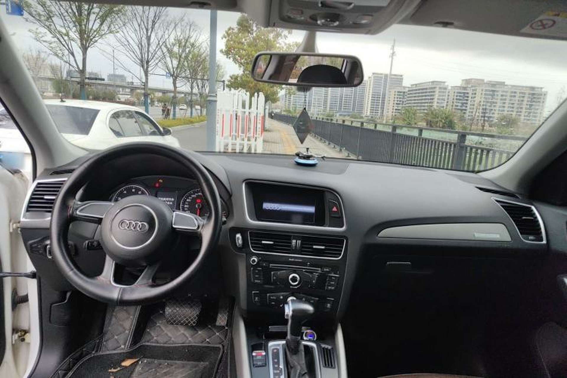 Used Audi Q5 2017 40 TFSI Ambition Edition Center Console
