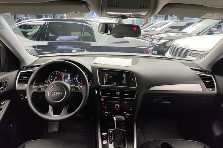 Used Audi Q5 2017 40 TFSI Technology Edition Center Console