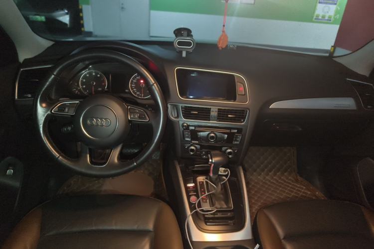 Used Audi Q5 2017 40 TFSI Technology Edition Center Console
