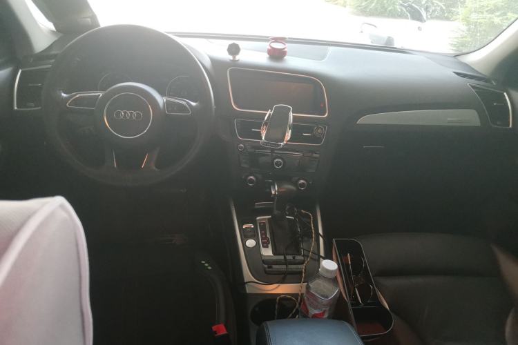 Used Audi Q5 2017 Plus 40 TFSI Technology Model Center Console