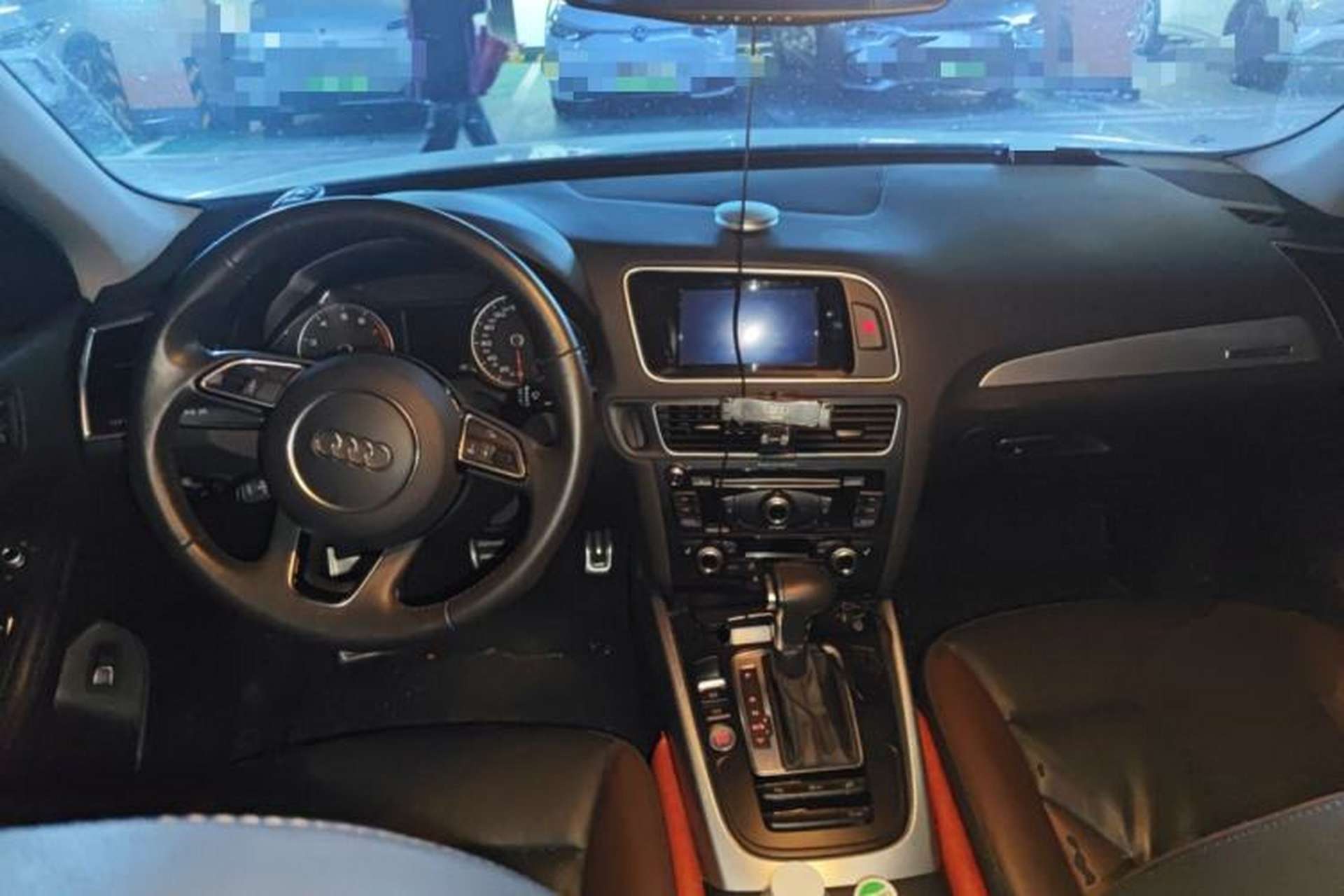 Used Audi Q5 2017 Plus 40 TFSI Technology Model Center Console