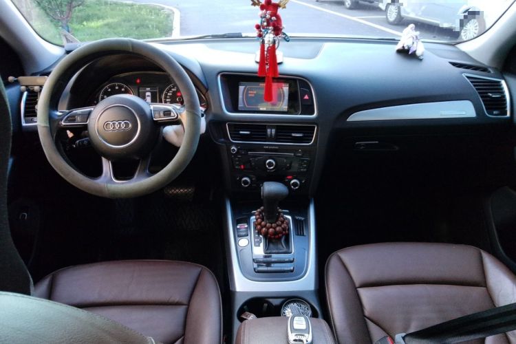 Used Audi Q5 2017 40 TFSI Technology Edition Center Console