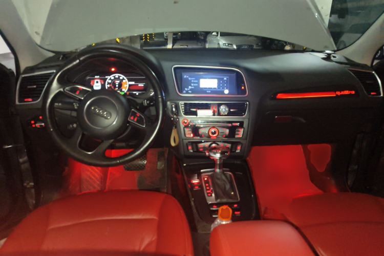 Used Audi Q5 2017 40 TFSI Ambition Edition Center Console