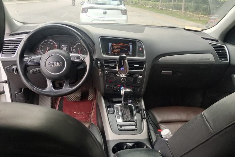 Used Audi Q5 2017 40 TFSI Ambition Edition Center Console